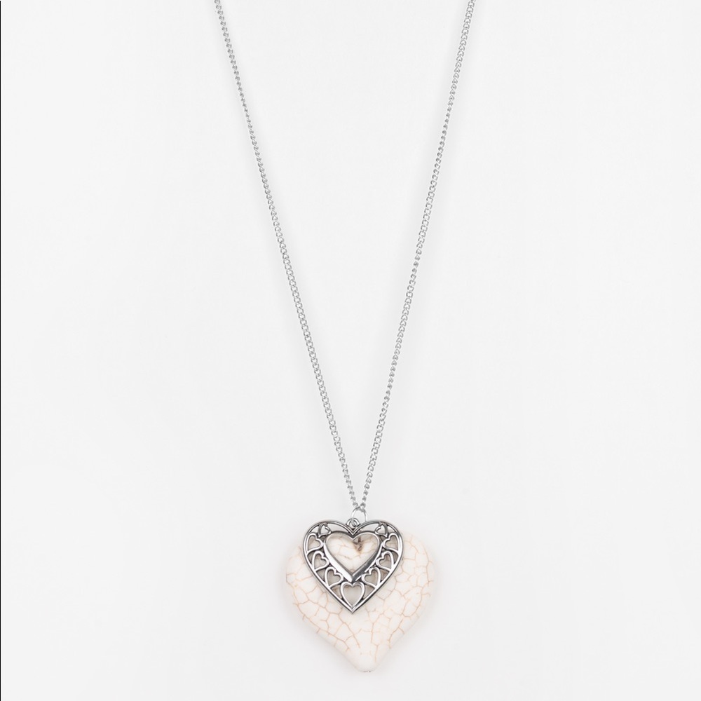 NWT Paparazzi heart necklace and earrings set